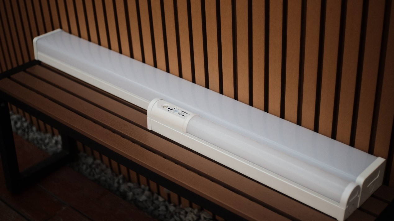 Équipé de la lumière de la latte des fonctions de fonction dimmable et d'urgence - le meilleur choix de votre projet
